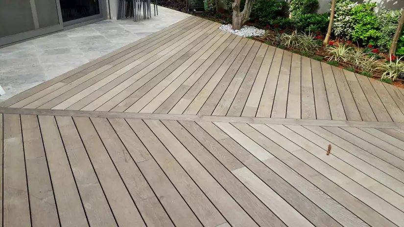 בניית דק עץ בגינה